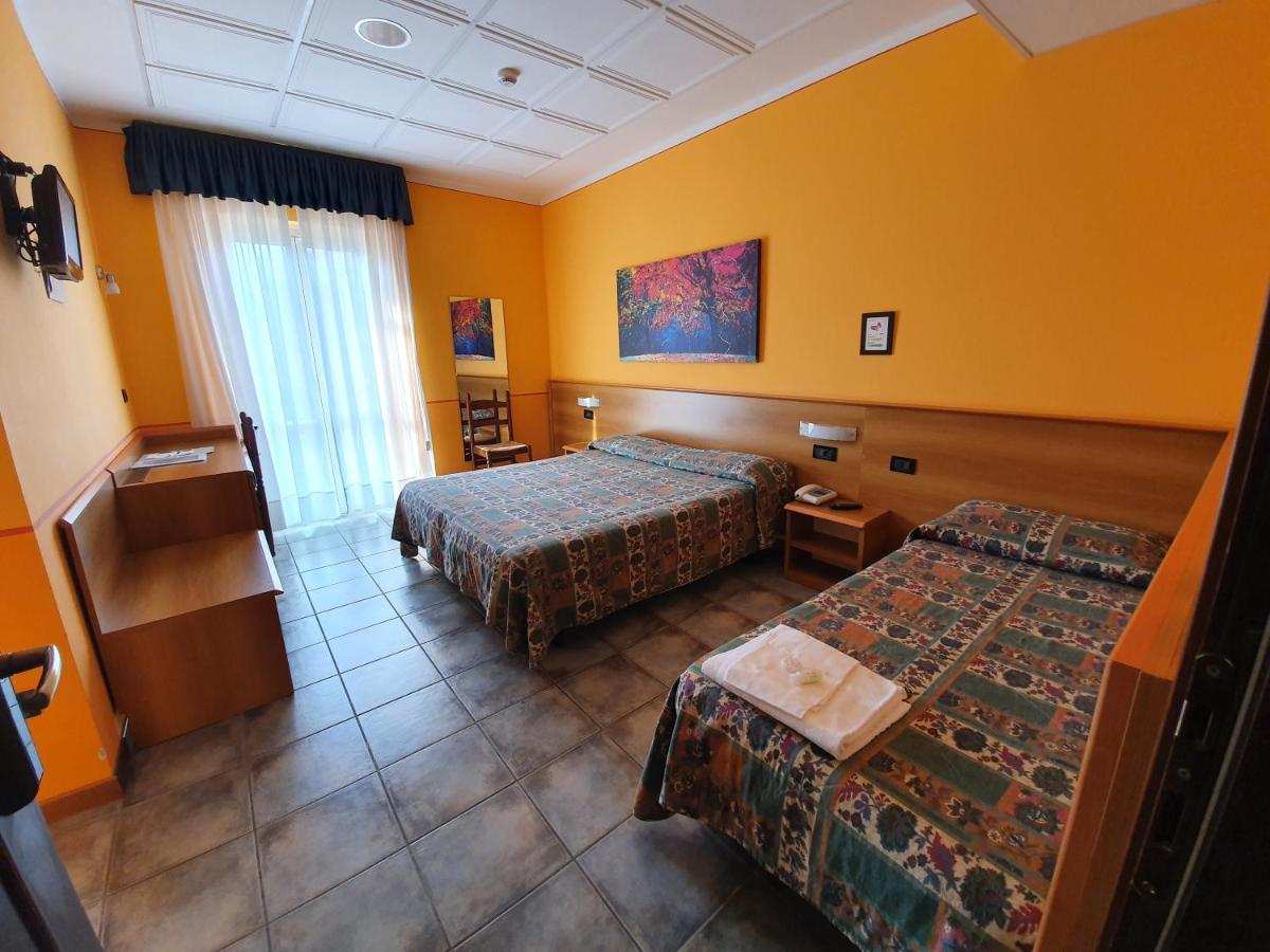Hotel Azalea Бавено Екстериор снимка