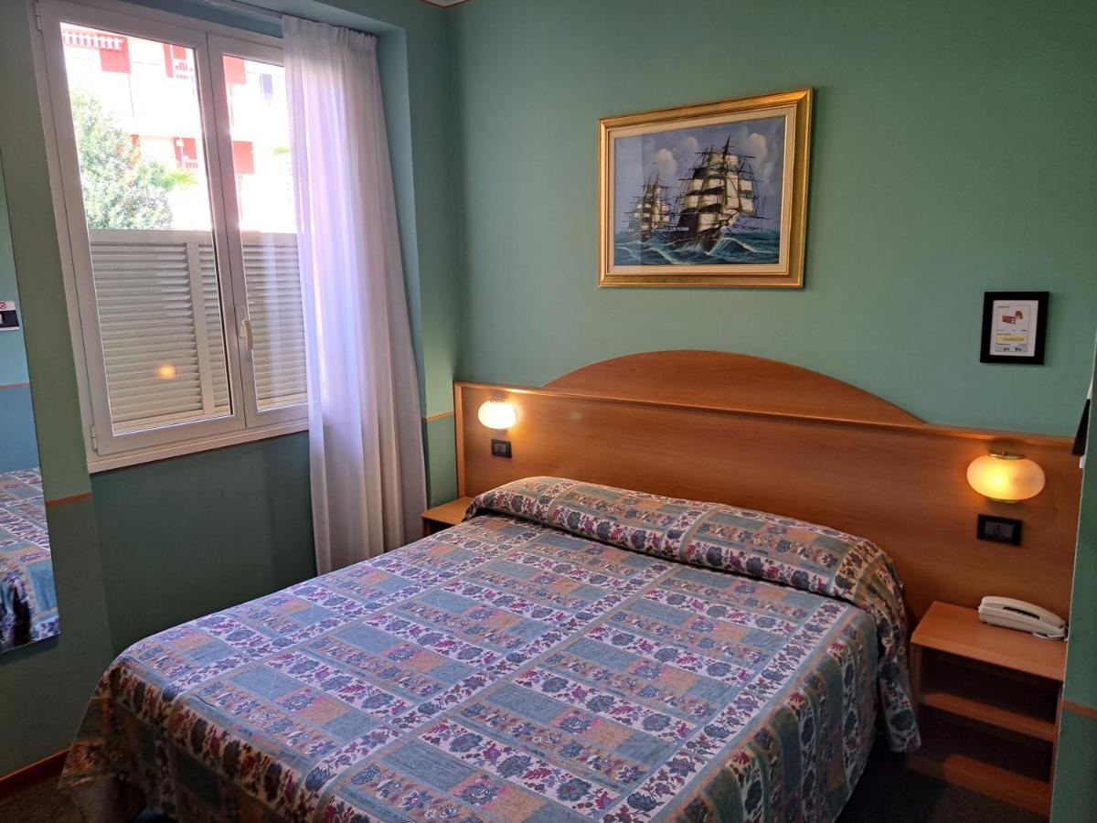 Hotel Azalea Бавено Екстериор снимка