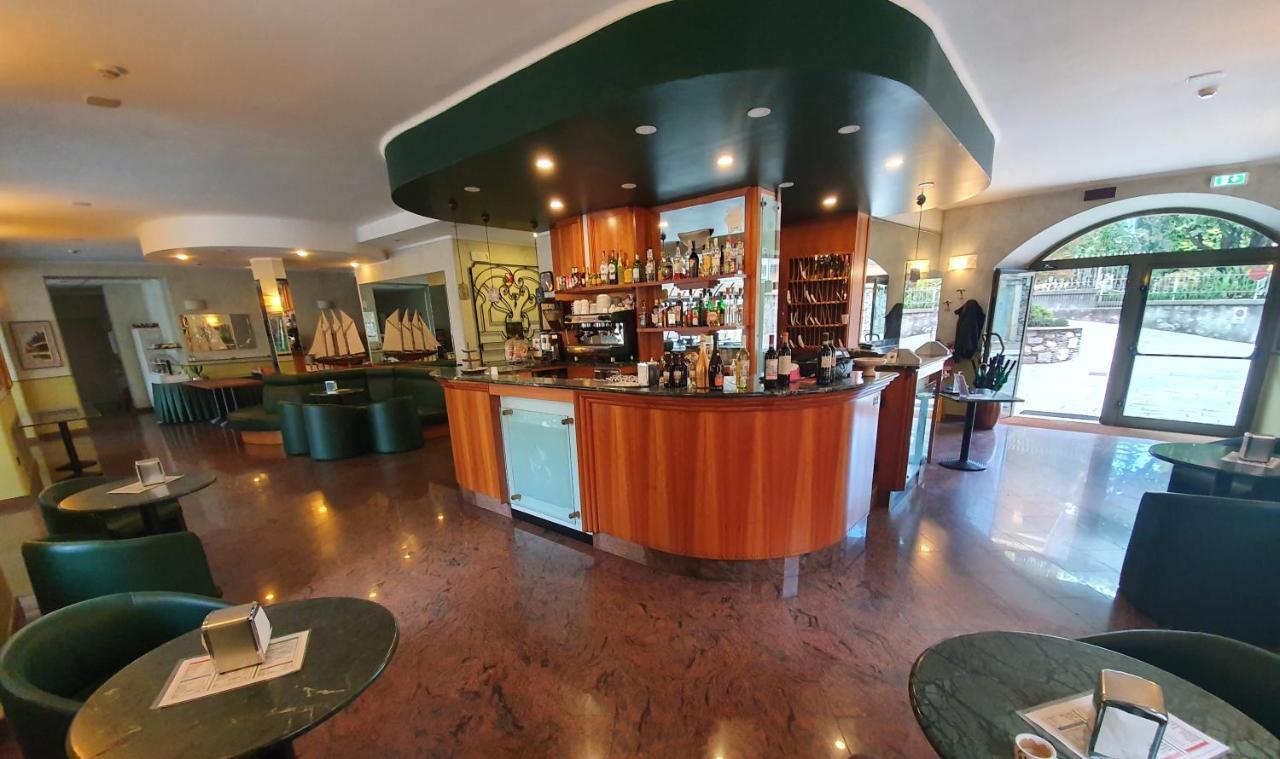Hotel Azalea Бавено Екстериор снимка