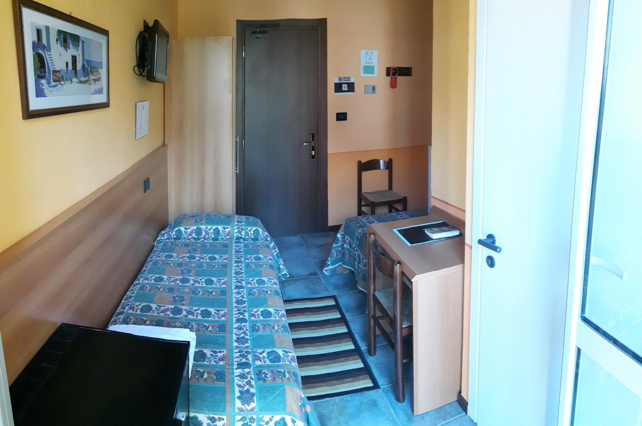 Hotel Azalea Бавено Екстериор снимка