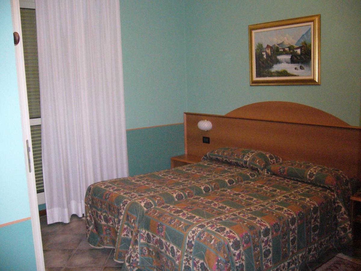 Hotel Azalea Бавено Екстериор снимка